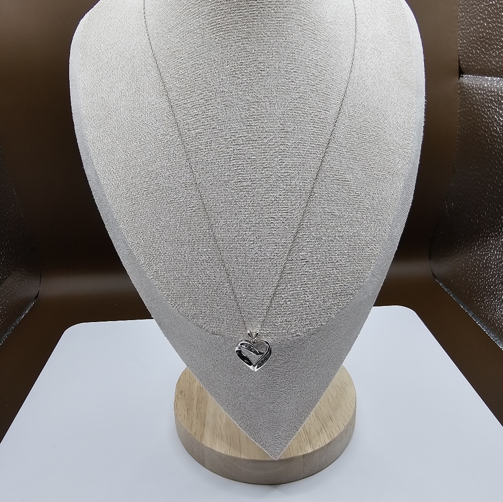 10k Solid Genuine Diamond Heart Crossover Pendant With Chain White Gold - Picture 8 of 9